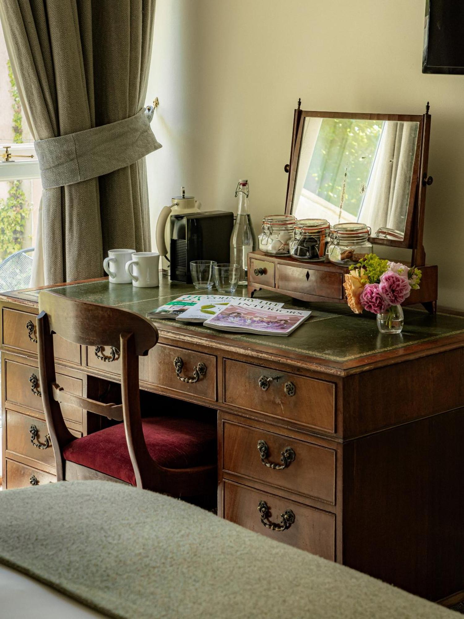 The Bell Inn Lechlade Extérieur photo